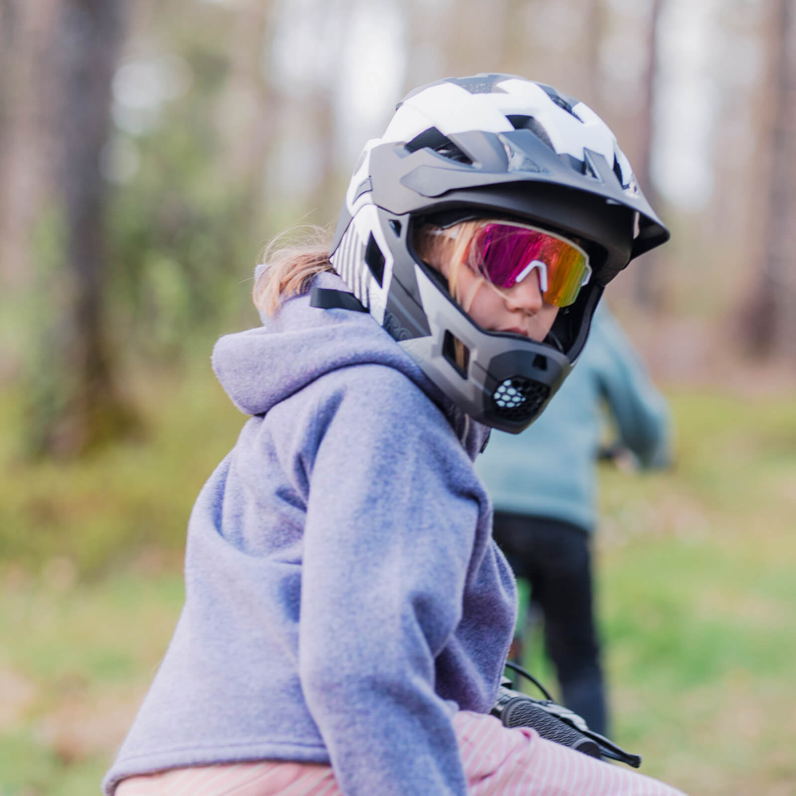 ROCKBROS Kinderhelm BMX MTB Downhill Helm mit Abnehmbarem Kinnschutz und Krempe - Helme für Kinder ROCKBROS - EU - NooMii