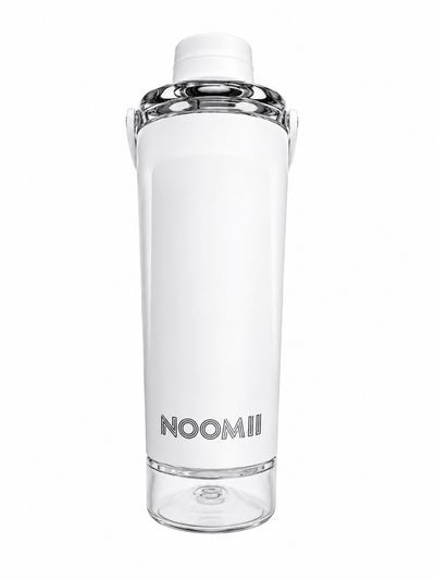 NooMii ProShake 600 Protein-Shaker in Weiß mit Tragegriff und transparentem Pulverfach